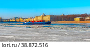 Landscape of the Neva river and university embankment in St. Petersburg (2022 год). Редакционное фото, фотограф Владимир Ушаров / Фотобанк Лори