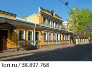 Вид на переулок Сивцев Вражек в весенний день. Москва, Россия (2019 год). Стоковое фото, фотограф Pukhov K / Фотобанк Лори