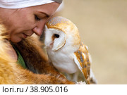 Russia. Vyborg. 08.20.2020 girl in a medieval costume with an owl. knights festival. Стоковое фото, фотограф Поликарпов Владимир Владимирович / Фотобанк Лори