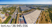Ульяновск, цеха авиазавода "Авиастар". Вид с воздуха. Ulyanovsk, workshops of the Aviastar aircraft factory. Aerial view. (2022 год). Редакционное фото, фотограф Евгений Романов / Фотобанк Лори