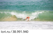 The man was rolled by a large wave of surf. Стоковое фото, фотограф Татьяна Дворецкая / Фотобанк Лори