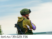 Officer holds radio station and give orders (2019 год). Редакционное фото, фотограф Сергей Буторин / Фотобанк Лори