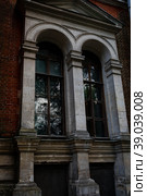 an old mansion that has been preserved in Russia since tsarist times. a building that is decaying from time to time. Стоковое фото, фотограф Meshkov Sergey / Фотобанк Лори