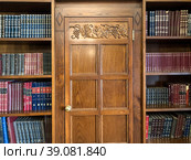 Copy of the Library in the office of the Lubavitcher Rebbe in Kfar Chabad (2023 год). Редакционное фото, фотограф Irina Opachevsky / Фотобанк Лори
