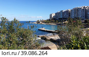 Залив Эксилс Бэй Бич (Exiles Bay Beach). Город Слима (Tas-Sliema). Средиземное море. Остров Мальта (2023 год). Стоковое фото, фотограф lana1501 / Фотобанк Лори