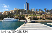 Курортный отель Hilton Malta 5*. Vjal Portomaso. St Julian's (Сент-Джулианс). Остров Мальта (2023 год). Редакционное фото, фотограф lana1501 / Фотобанк Лори