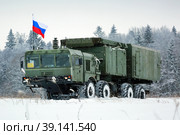 Армия России. Войска ПВО. Пункт управления зенитно-ракетного комплекса (ЗРК) С-400 "Триумф" в походном положении. Стоковое фото, фотограф Александр Тарасенков / Фотобанк Лори