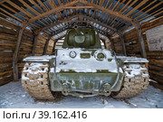 Советский тяжелый танк КВ-1 крупным планом. Военно-исторический парк "Стальной десант", Красное Село, Россия (2023 год). Редакционное фото, фотограф Анна Карасева / Фотобанк Лори