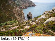 Cabo da Roca travel destination located in Sintra, Portugal. Hidden rocky rough beach surrounded by cliffs and Atlantic Ocean (2019 год). Стоковое фото, фотограф Igor Tichonow / Фотобанк Лори
