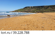 Ramla Beach пляж с розово-золотым песком. Средиземное море. Надур (Nadur). Остров Гоцо (Gozo). Республика Мальта (2023 год). Стоковое фото, фотограф lana1501 / Фотобанк Лори