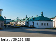 Корпус братских келий Воскресенского собора Новоиерусалимского монастыря в Истре, Московская область (2019 год). Стоковое фото, фотограф Pukhov K / Фотобанк Лори