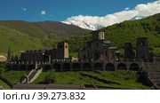 Monastery in Fiagdon. Mountains of the Caucasus. Стоковое видео, видеограф Поскребышев Михаил / Фотобанк Лори