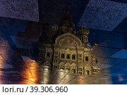 Отражение Спаса на крови (2023 год). Редакционное фото, фотограф Михаил Богородский / Фотобанк Лори
