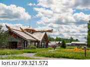 June 8, 2015 - Scene from a Russian village overlooking a colorful log house with traditional wood trim, Mandrogi, Russia. Редакционное фото, фотограф Оксана Медведева / Фотобанк Лори