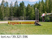 MANDROGI, RUSSIA - JUNE 8, 2015: Karelia Region, a new traditional-style resort in the old village of Mandrogi. Village field scene. Стоковое фото, фотограф Оксана Медведева / Фотобанк Лори