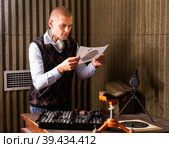 Man looking at paper target checking target hit at firing range. Стоковое фото, фотограф Яков Филимонов / Фотобанк Лори