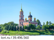 Вид на кафедральный Воскресенский собор летним утром. Старая Русса, Новгородская область (2022 год). Стоковое фото, фотограф Анна Карасева / Фотобанк Лори