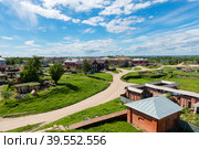 Поселок Соловецкий . Тюремный барак периода  УСЛОН. В нем содержались женщины-заключенные. В настоящее время жилой дом. Приморский район Архангельской области, Большие Соловецкие острова в Белом море (2018 год). Стоковое фото, фотограф Pukhov K / Фотобанк Лори