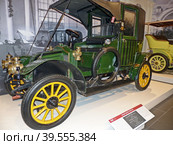 Автомобиль "Renault Type AG-1 (9CV) Taxi", 1907 г., ландолет, мощность 9 л.с., Франция. Renault AG-1 вошел в историю как «Марнское такси». Музей автомобильной техники. Верхняя Пышма, Россия, сентябрь 2020. Редакционное фото, фотограф Сергей Елизарьев / Фотобанк Лори