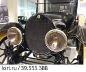 Автомобиль "Brewster Knight Mod. 41 Town car", 1915 г., механическая, 3-ступенчатая, мощность 40 л.с., США. Известно, что до наших дней дошло всего 13 штук. Музей автомобильной техники. Верхняя Пышма, Россия, сентябрь 2020. Редакционное фото, фотограф Сергей Елизарьев / Фотобанк Лори