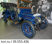 Автомобиль "Daimler 30 HP Poppet Valve", 1908 г., универсал (фаэтон), 4-цилиндровый, 3-ступенчатый, Великобритания. Этот экспонат один из двух сохранившихся. Музей автомобильной техники. Верхняя Пышма, Россия, сентябрь 2020. Редакционное фото, фотограф Сергей Елизарьев / Фотобанк Лори