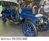 Автомобиль "Daimler 30 HP Poppet Valve", 1908 г., универсал (фаэтон), 4-цилиндровый, 3-ступенчатый, Великобритания. Этот экспонат один из двух сохранившихся. Музей автомобильной техники. Верхняя Пышма, Россия, сентябрь 2020. Редакционное фото, фотограф Сергей Елизарьев / Фотобанк Лори