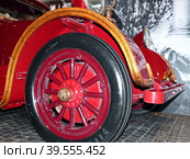 Автомобиль "Heine-Velox V12", 1921 г., лимузин, 12-цилиндровый, 115 л.с., США. Этот автомобиль считается самым дорогим автомобилем своего времени. Всего было выпущено 5 автомобилей. Музей автомобильной техники. Верхняя Пышма, Россия, сентябрь 2020. Редакционное фото, фотограф Сергей Елизарьев / Фотобанк Лори