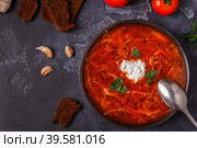 Ukrainian and russian traditional red soup - borsch. Стоковое фото, фотограф Татьяна  Бральнина / Фотобанк Лори