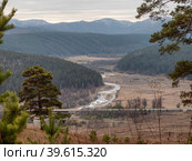 Южный Урал осенью, вид на горы и реку Кага. Southern Urals in autumn, view of the mountains and the Kaga River. Стоковое фото, фотограф Евгений Романов / Фотобанк Лори
