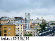 Дом Моссельпрома (Доходный дом А. Титова) Калашный переулок, 2/10. Вид со стороны улицы Новый Арбат. Москва. Россия (2018 год). Стоковое фото, фотограф Pukhov K / Фотобанк Лори