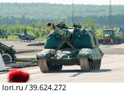 Msta-S 152 mm howitzer 2S19 in motion. Russia (2008 год). Редакционное фото, фотограф Сергей Буторин / Фотобанк Лори
