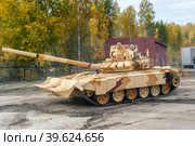 Modified T-72 with additional protection kit (2013 год). Редакционное фото, фотограф Сергей Буторин / Фотобанк Лори