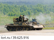Armoured recovery vehicle BREM-1M in action (2008 год). Редакционное фото, фотограф Сергей Буторин / Фотобанк Лори
