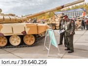 Officers of foreign army studies tank T-72. Russia (2013 год). Редакционное фото, фотограф Сергей Буторин / Фотобанк Лори