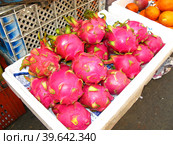 Yangon, Myanmar - 04 Jan 2010: The local market, Yangon ( Rangoon ), Myanmar. Редакционное фото, фотограф Сергей Стрелков / Фотобанк Лори