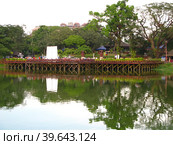 The lake in Yangon, Rangoon, Myanmar (2010 год). Стоковое фото, фотограф Сергей Стрелков / Фотобанк Лори