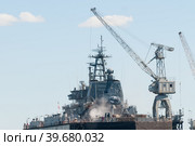 Ship in Baltiysk dry dock (2010 год). Редакционное фото, фотограф Сергей Буторин / Фотобанк Лори
