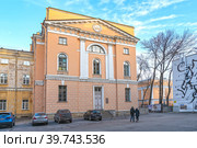 Бывшая церковь Покрова Пресвятой Богородицы Николаевского сиротского института. Клуб РГПУ им. А. И. Герцена. Санкт-Петербург (2022 год). Редакционное фото, фотограф Румянцева Наталия / Фотобанк Лори