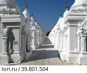 Kuthodaw Pagoda, the World's Largest Book, Mandalay, Myanmar (2010 год). Стоковое фото, фотограф Сергей Стрелков / Фотобанк Лори