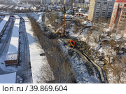 Strengthening of stream embankment. Tyumen. Russia (2016 год). Редакционное фото, фотограф Сергей Буторин / Фотобанк Лори