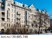 Жилой комплекс Бассейного товарищества. Улица Некрасова 60. Санкт-ПЕтербург (2023 год). Редакционное фото, фотограф Александр Щепин / Фотобанк Лори