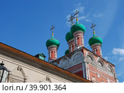 Церковь Преподобного Сергия Радонежского с трапезной. Высоко-Петровский монастырь. Улица Петровка, 28, строение 9. Тверской район. Город Москва (2010 год). Стоковое фото, фотограф lana1501 / Фотобанк Лори
