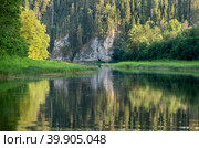 Южный Урал летом, горная река Зилим недалеко от Киндерлинской пещеры. Southern Urals in summer, mountain river Zilim near the Kinderlin cave. Стоковое фото, фотограф Евгений Романов / Фотобанк Лори