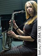 Pretty woman with saxophone. Стоковое фото, фотограф Сергей Буторин / Фотобанк Лори