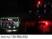 Балашиха окна хлопкопрядильной фабрики ночью (2023 год). Стоковое фото, фотограф Дмитрий Неумоин / Фотобанк Лори