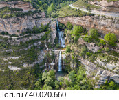 Image of picturesque waterfall on Sant Miquel del Fai. Стоковое фото, фотограф Яков Филимонов / Фотобанк Лори