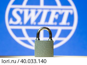 Syktyvkar, Komi, Russia, January 21, 2023,Swift block, concept.Castle on the background of the Swift logo. Редакционное фото, фотограф Александр Поташев / Фотобанк Лори