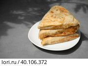 Srilankan vegetable roti in white plate on gray background. Стоковое фото, фотограф Светлана Лажко / Фотобанк Лори