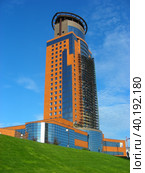 Строящаяся гостиница «Аструм» 5* (Звездный). Талсинская улица, 1а. Город Щелково. Московская область (2013 год). Редакционное фото, фотограф lana1501 / Фотобанк Лори