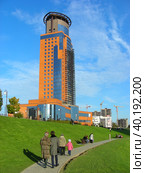 Строящаяся гостиница «Аструм» 5* (Звездный). Талсинская улица, 1а. Город Щелково. Московская область (2013 год). Редакционное фото, фотограф lana1501 / Фотобанк Лори